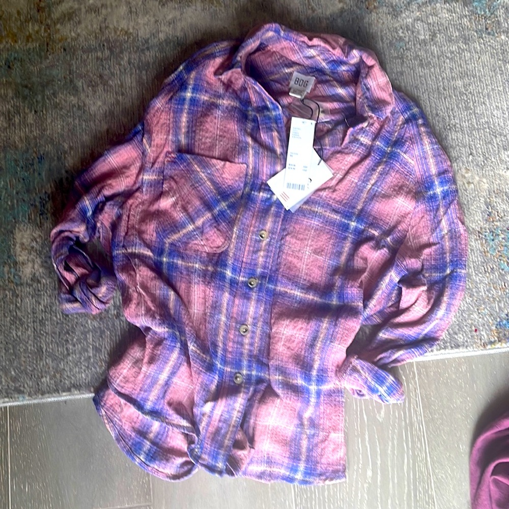 Brand new super cute flannel. Got 2 of the same for my bday as gifts. Keeping 1